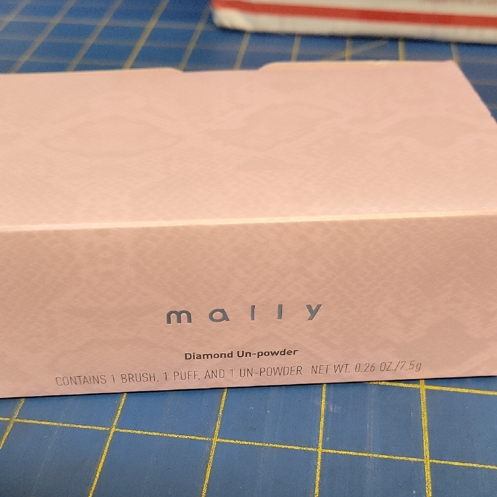 Mally Diamond Un-Powder - Tan/Rich New In Box w Brush
